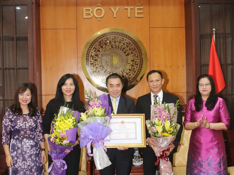 Bộ Y tế trao giải thưởng cho Abbott vì những đóng góp trong chăm sóc sức khoẻ của người Việt Nam.
