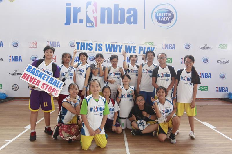Chương trình Jr. NBA do Dutch Lady (Nhãn hàng của FrieslandCampina Việt Nam) tổ chức nhằm hỗ trợ phát triển bóng rổ nước nhà, khuyến khích vui chơi thể thao ở trẻ.