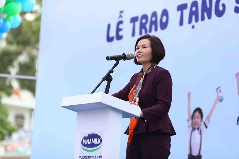 Bà Bùi Thị Hương - Giám đốc điều hành Vinamilk phát biểu tại buổi lễ.