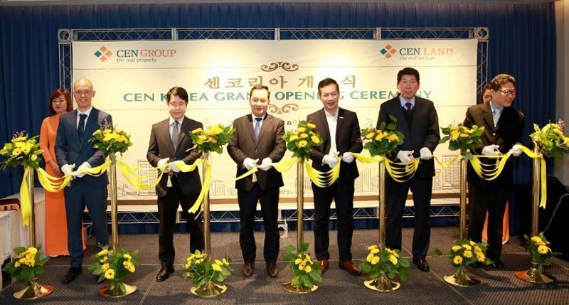 Các quan khách cùng ban lãnh đạo CENLAND thực hiện nghi thức khai trương văn phòng đại diện CEN Korea.