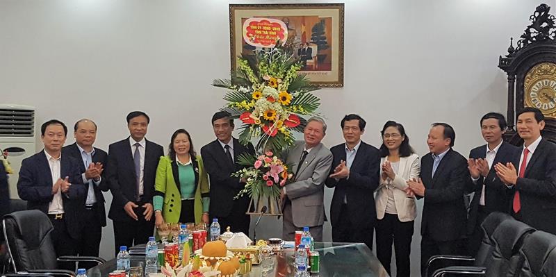 Lãnh đạo tỉnh Thái Bình  tặng hoa chúc mừng Công ty CP Tổng công ty Giống cây trồng Thái Bình nhân dịp xuân mới Mậu Tuất 2018