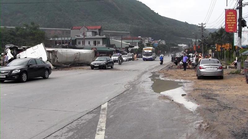 Quốc lộ 18 đoạn Hạ Long- Mông Dương chưa được cải tạo, nâng cấp.