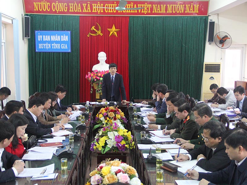 Ông Nguyễn Đình Xứng, Chủ tịch UBND tỉnh Thanh Hóa chủ trì cuộc họp tháo gỡ khó khăn thi công cảng Container Long Sơn.