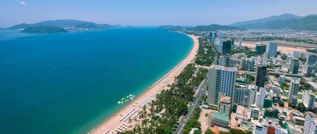 Nha Trang có lượng nguồn cung khách sạn lớn nhất trong các thành phố ven biển, với số phòng khách sạn 3-5 sao luôn đạt công suất trên 95% trong ngày nghỉ và 70% trong ngày thường.