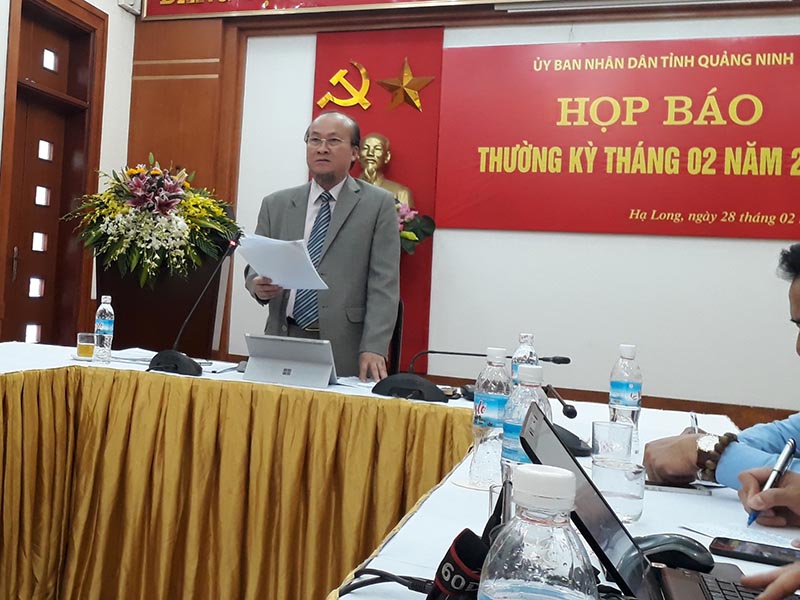 Ông Vũ Văn Hợp, CVP UBND- Người phát ngôn tỉnh Quảng Ninh cung cấp thông tin tại cuộc họp.