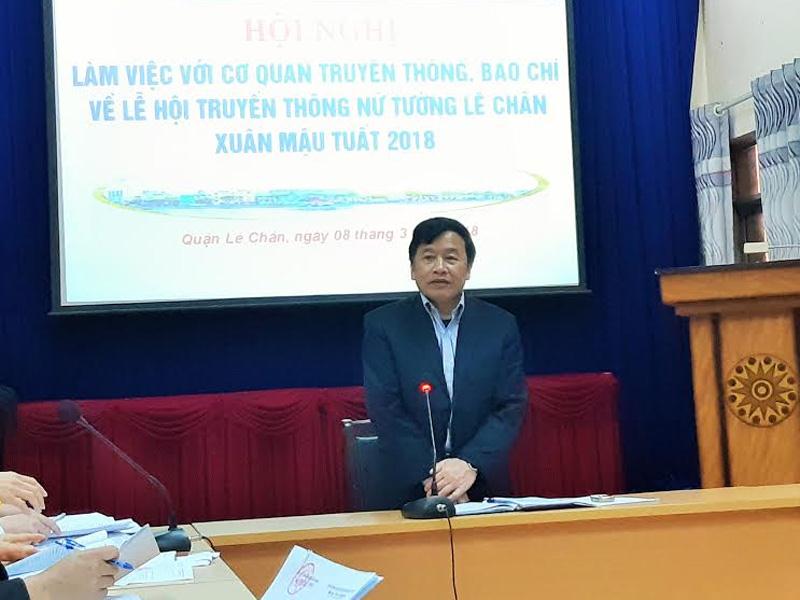 Ông Phạm Tiến Du, Chủ tịch UBND quận Lê Chân thông tin tới báo chí về kế hoạch tổ chức Lễ hội truyền thông Nữ tướng Lê Chân năm 2018.