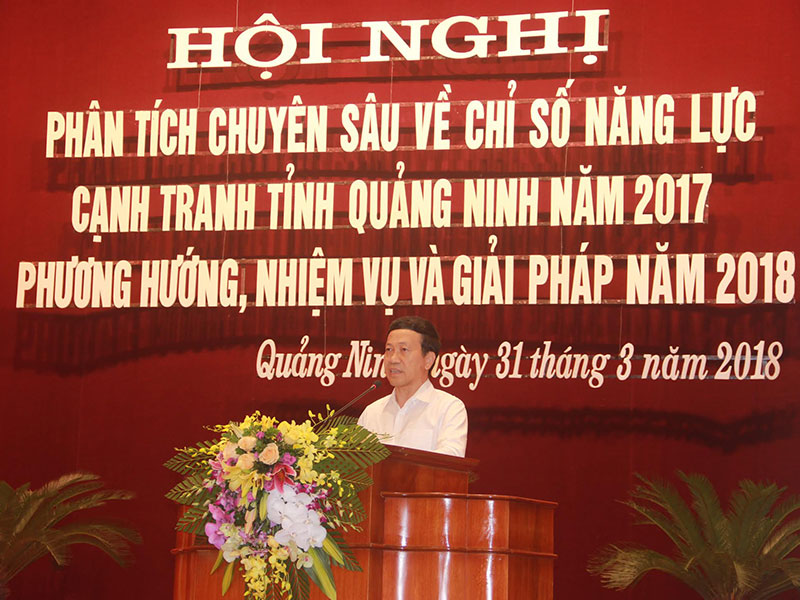 Ông Nguyễn Văn Thành, Phó chủ tịch UBND tỉnh Quảng Ninh báo cáo chuyên sâu các chỉ số thành phần PCI 2017 của tỉnh Quảng Ninh. Ảnh: Thanh Tân