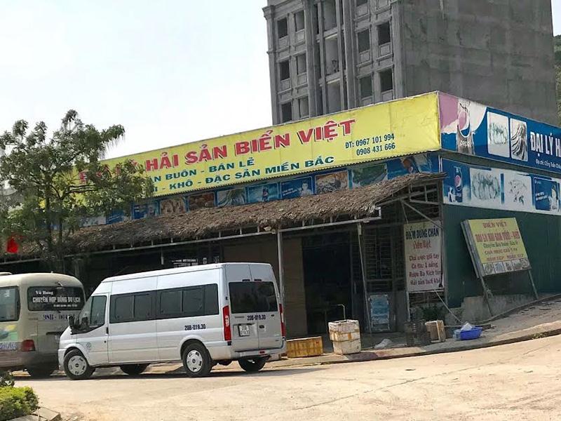 Đại lý hải sản Biển Việt, phường Tuần Châu bị xử phạt hành chính do không niêm yết giá.