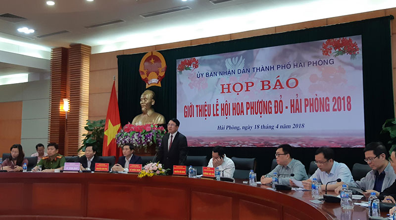 Ông Lê Khắc Nam, Phó Chủ tịch UBND thành phố Hải Phòng công bố thông tin tại buổi họp báo.