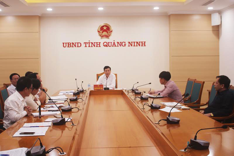 Chủ tịch UBND tỉnh Quảng Ninh, ông Nguyễn Đức Long chủ trì cuộc họp với nhà đầu tư. Ảnh: Thu Chung.
