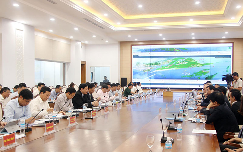 Buổi làm việc giữa tỉnh Quảng Ninh với liên danh các nhà đầu tư. Ảnh: Hồng Nhung.