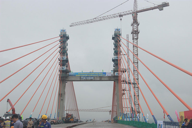 Cầu Bạch Đằng chính thức hợp long, thông xe kỹ thuật. Ảnh: Thanh Tân.