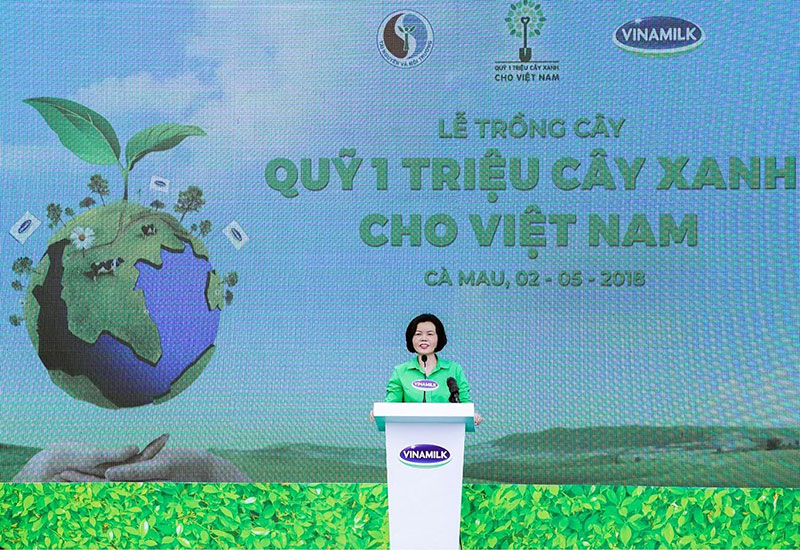 Bà Bùi Thị Hương – Giám đốc Điều hành Vinamilk phát biểu tại buổi lễ