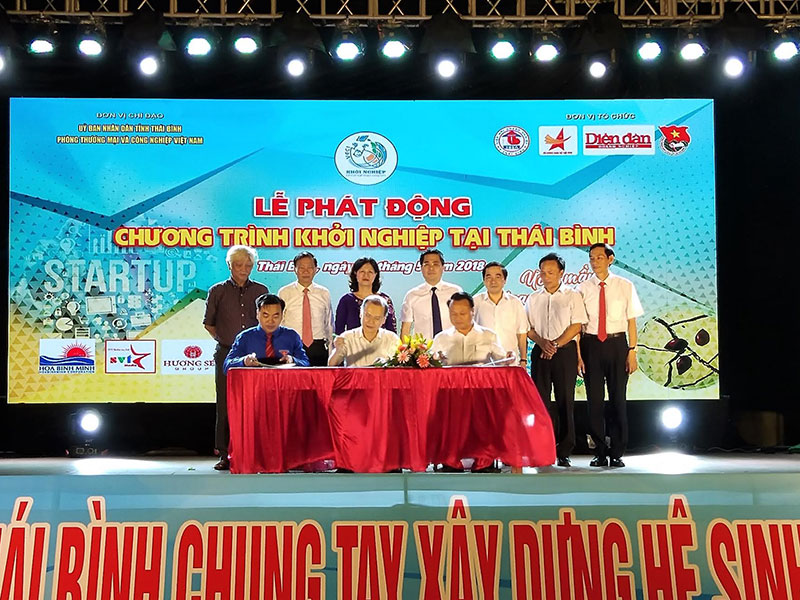 Ký kết hỗ trợ khởi nghiệp giữa Hội doanh nhân trẻ, Tỉnh đoàn Thái Bình và Báo Diễn đàn doanh nghiệp.