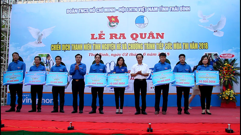 Tỉnh đoàn Thái Bình trao các công trình thanh niên cho 8 huyện, thành đoàn.