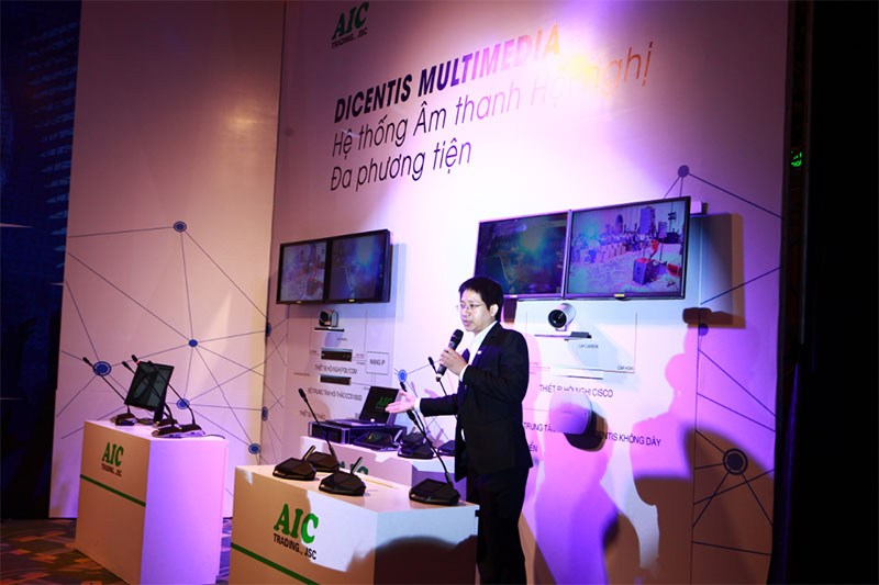 Ông Dương Ngọc Minh, CTCP AIC giới thiệu hệ thống âm thanh hội nghị đa phương tiện IP Dicentis