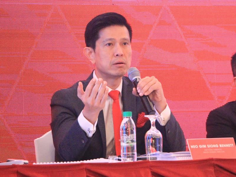 Ông Neo Gim Siong Bennett, Phó Tổng giám đốc Sabeco trả lời các câu hỏi tại Đại hội.