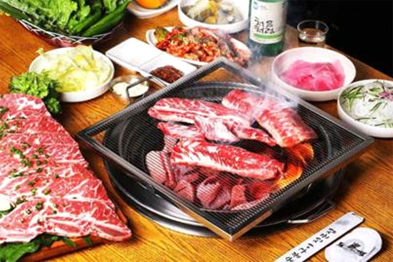 Thịt bò thượng hạng tạo nên món nướng chuẩn vị Hàn Quốc.