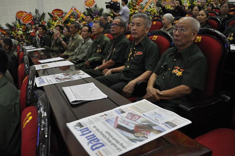 Đông đảo cựu thanh niên xung phong Thái Bình đại diện cho lực lượng thanh niên xung phong Thái Bình dự buổi lễ đón nhận danh hiệu Anh hùng lực lượng vũ trang nhân dân.