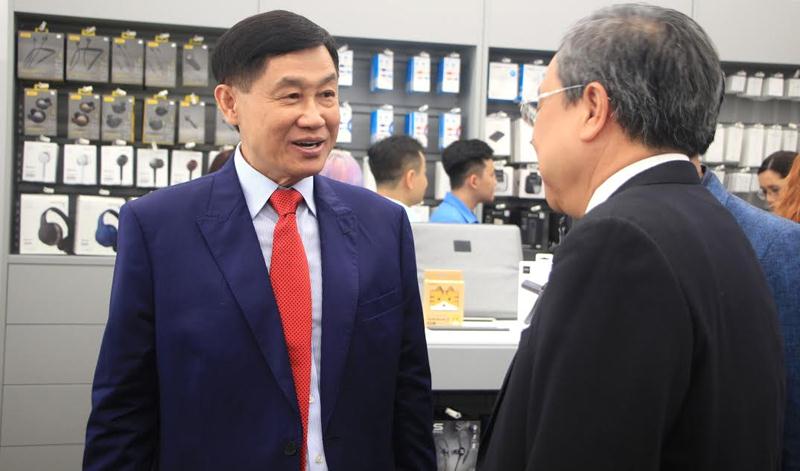 Ông Johnathan Hạnh Nguyễn cho biết, eDiGi, FPT Retail và Thế giới di động sẽ cùng đưa Apple tại Việt Nam lên “một tầm cao mới”. Ảnh: Hồng Phúc