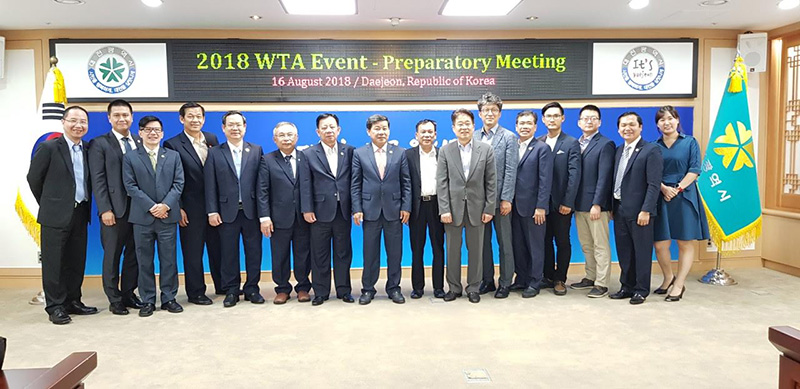 Lãnh đạo tỉnh Bình Dương chụp hình lưu niệm với đại diện của WTA tại thành phố Daejeon (Hàn Quốc) vào tháng 8/2018.