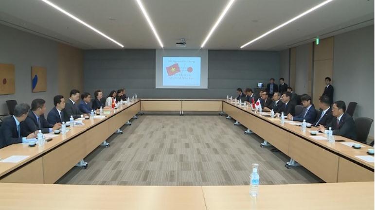 Chủ tịch UBND TP Hà Nội Nguyễn Đức Chung làm việc với lãnh đạo tập đoàn Sumitomo (Nhật Bản) và Tập đoàn BRG (Việt Nam) trong chuyến thăm Nhật Bản ngày 10 tháng 10 năm 2018.
