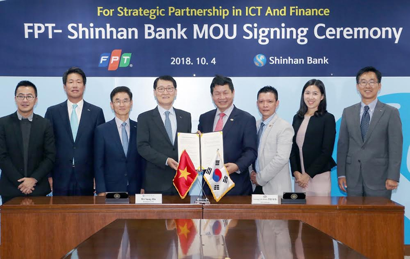 FPT và Shinhan ký kết thỏa thuận hợp tác chiến lược trong lĩnh vực chuyển đổi số.