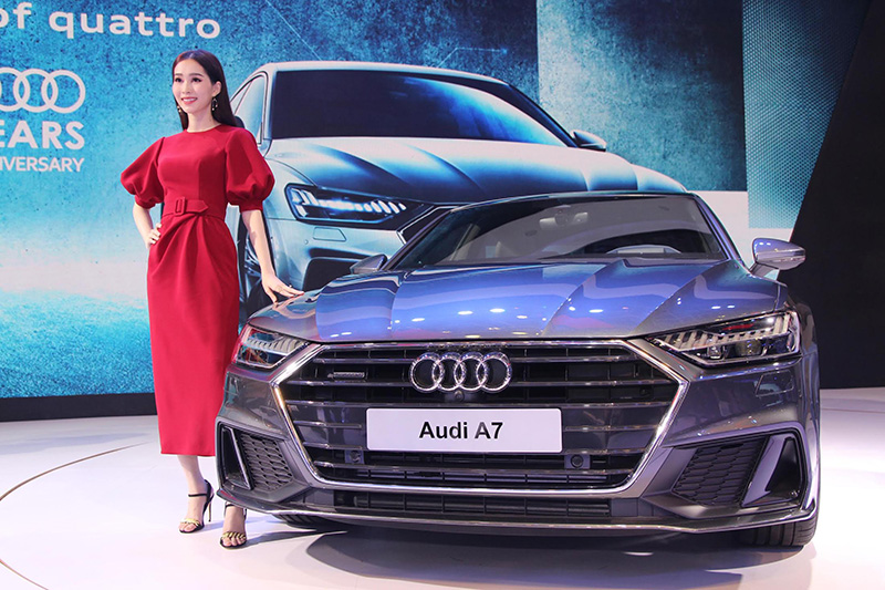 Audi A7 Sportback là 1 trong 2 mẫu xe mới mà Audi mang tới triển lãm lần này