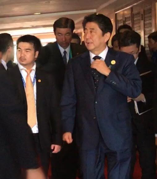 Tỷ phú Mai Vũ Minh và Thủ tướng Nhật Shinzo Abe.