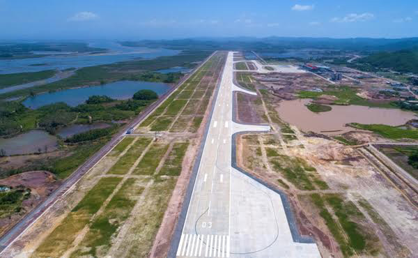 Cảng hàng không quốc tế Vân Đồn - sân bay tư nhân đầu tiên trong cả nước.