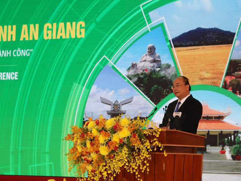 Thủ tướng Chính phủ Nguyễn Xuân Phúc phát biểu chỉ đạo Hội nghị, ảnh Hữu Trực.