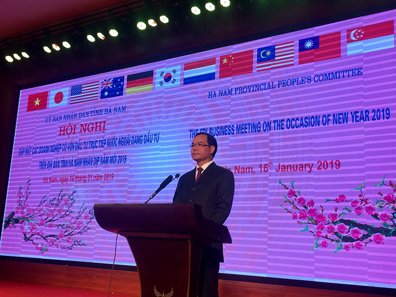 Ủy viên Trung ương Đảng, Bí thư Tỉnh ủy Nguyễn Đình Khang phát biểu tại buổi gặp mặt các doanh nghiệp FDI trên địa bàn tỉnh Hà Nam nhân dịp xuân mới 2019.