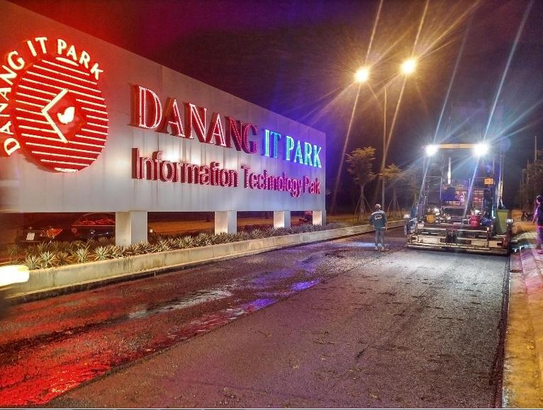 Hạ tập Danang IT Park đang được thi công ngày đêm để kịp khánh thành vào 29/3 tới.