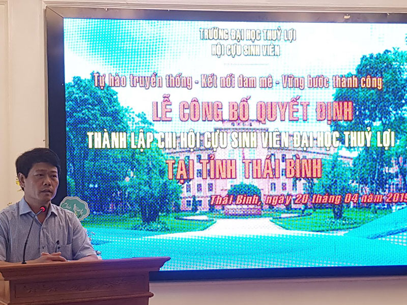 ông Hoàng Văn Thành, Giám đốc sở Xây dựng Thái Bình Chủ tịch Chi hội cựu sinh viên Thái Bình phát biểu tại lễ ra mắt.