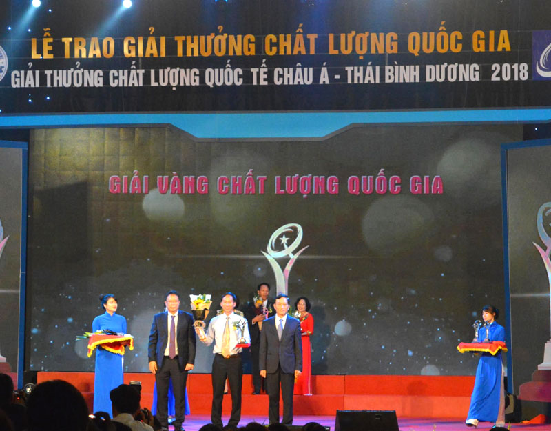 Giám đốc Công ty Cổ phần Dịch vụ Dầu khí Thái Bình Trần Đình Thành nhận Giải thưởng Chất lượng Quốc gia 2018.