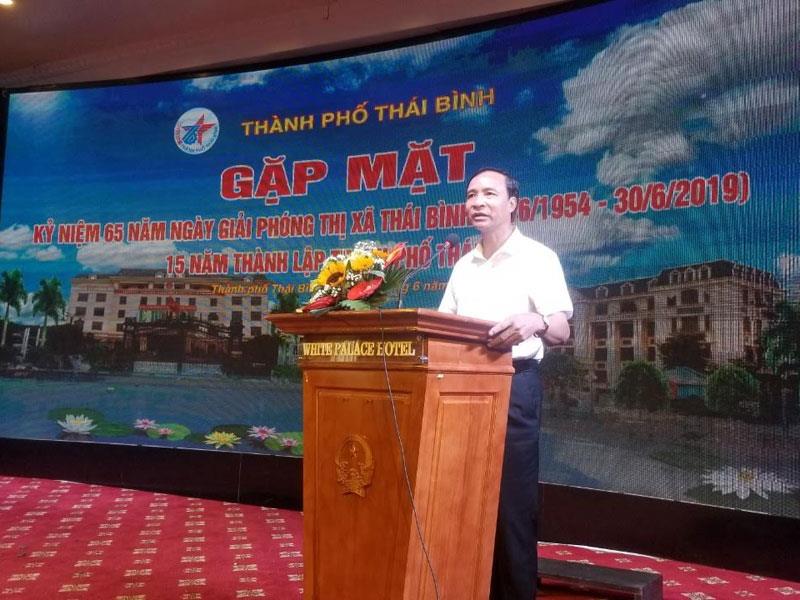 Bí thư Thành ủy Thái Bình Đỗ Đình An phát biểu tại buổi gặp mặt kỷ niệm 65 năm Ngày giải phóng thị xã Thái Bình, 15 năm thành lập Thành phố Thái Bình.