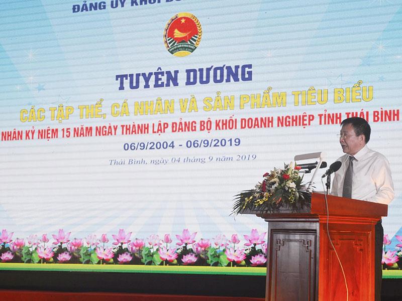 Đồng chí Trần Hữu Nam, Bí thư Đảng ủy Khối doanh nghiệp tỉnh Thái Bình phát biểu tại hội nghị.