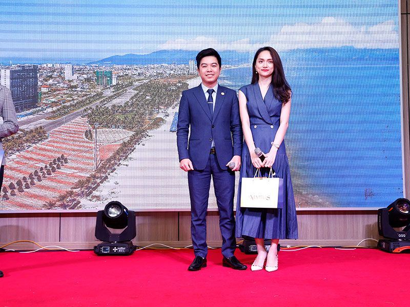 Hoa hậu Hương Giang tại lễ mở bán Wyndham Soleil Danang
