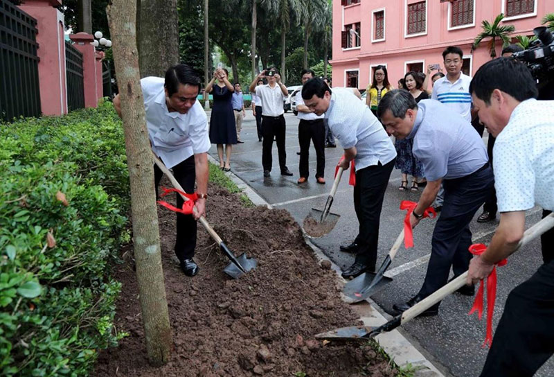 Ngày 24/8/2019, hưởng ứng phong trào “Cán bộ, công chức, viên chức thi đua thực hiện văn hóa công sở” do Thủ tướng Nguyễn Xuân Phúc phát động, Thứ trưởng Vũ Đại Thắng trồng cây Hoa Ban do UBND tỉnh Sơn La tặng tại Lễ ra quân xây dựng môi trường làm việc xanh – sạch – đẹp