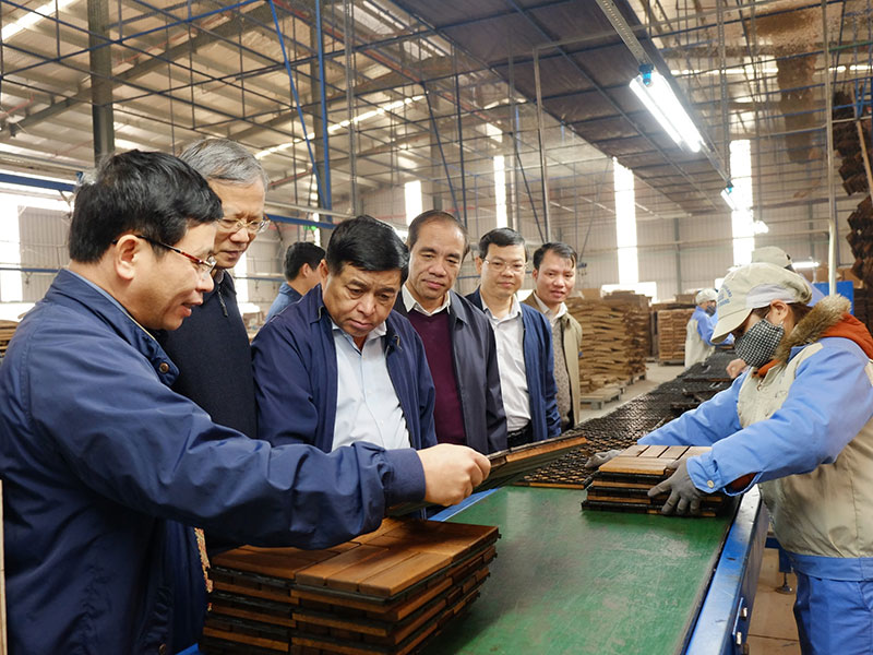 Bộ trưởng Nguyễn Chí Dũng thăm Công ty Woodsland.