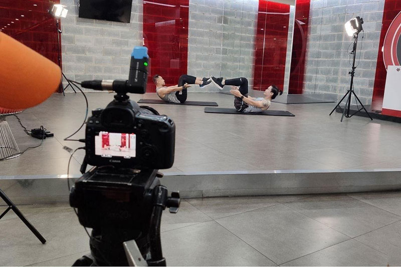 Hình ảnh buổi ghi hình bài tập tại trung tâm California Fitness & Yoga ở Quận 4, TP.HCM.