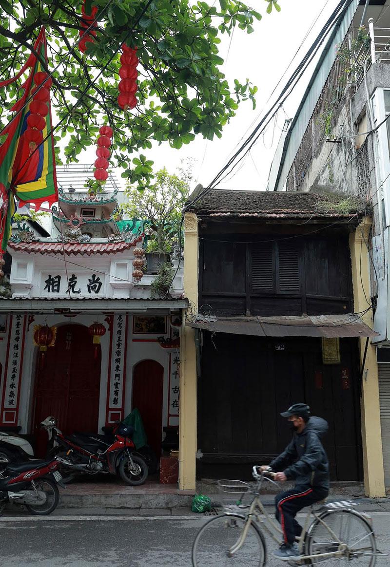 Một căn nhà cổ trên phố Lương Văn Can được vẹn nguyên kiến trúc do tạm được nghỉ để cách ly xã hội.
