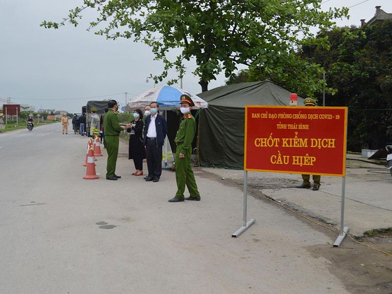 Thái Bình đã thiết lập 7 chốt kiểm soát người đến từ vùng dịch tại các cửa ngõ, tuyến đường từ các tỉnh, thành phố lân cận vào địa bàn tỉnh nhằm kiểm soát chặt theo các quy định về phòng, chống dịch COVID-19.