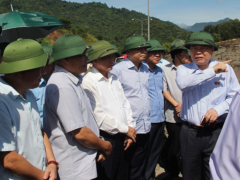 Đoàn công tác của Ủy ban Khoa học, Công nghệ và Môi trường Quốc hội đã đi khảo sát vấn đề bảo đảm an ninh nguồn nước và công tác quản lý an toàn hồ, đập tại hồ Cửa Đạt, xã Vạn Xuân, huyện Thường Xuân.