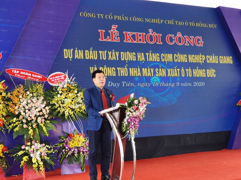 Ông Lê Minh, Tổng giám đốc Công ty CP Công nghiệp chế tạo ô tô Hồng Đức, chủ đầu tư Dự án phát biểu tại buổi lễ.