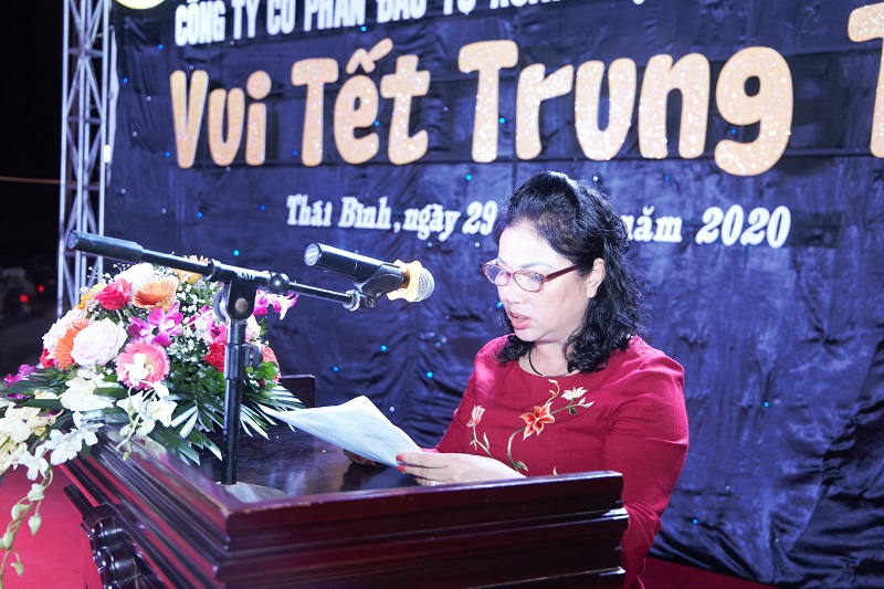 Bà Vũ Thị Thà, Chủ tịch HĐQT, Tổng giám đốc DragonGroup phát biểu khai mạc.