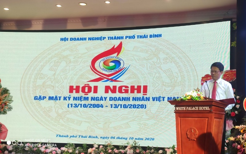 Bí thư Thành ủy Hoàng Văn Thành phát biểu chỉ đạo tại buổi gặp mặt doanh nghiệp, doanh nhân nhân Ngày doanh nhân Việt Nam.