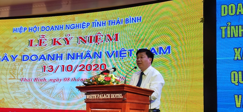 Phó Chủ tịch UBND tỉnh Thái Bình Nguyễn Quang Hưng động viên và biểu dương những đóng góp to lớn của cộng đồng doanh nghiệp, doanh nhân đối với sự phát triển kinh tế - xã hội của tỉnh Thái Bình thời gian qua.
