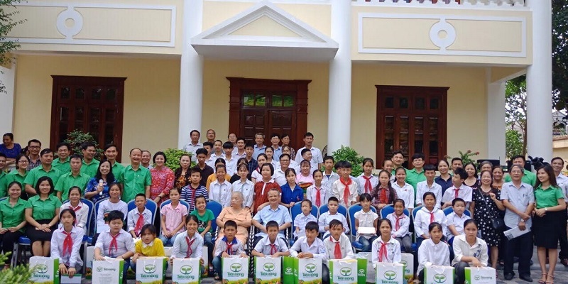 Công ty CP Công nông nghiệp Tiến Nông nhận đỡ đầu hàng trăm học sinh có hoàn cảnh khó khăn trên địa bàn tỉnh Thanh Hoá.