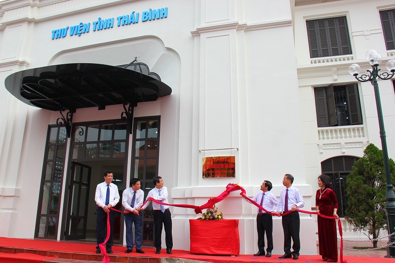 Lãnh đạo tỉnh Thái Bình thực hiện nghi thức gắp biển công trình Thư viện Tỉnh Thái Bình chào mừng Đại hội Đảng bộ tỉnh Thái Bình lần thứ XX nhiệm kỳ 2020 - 2025.